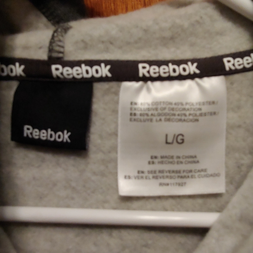Reebok sweatshirt - Picture 2 of 3